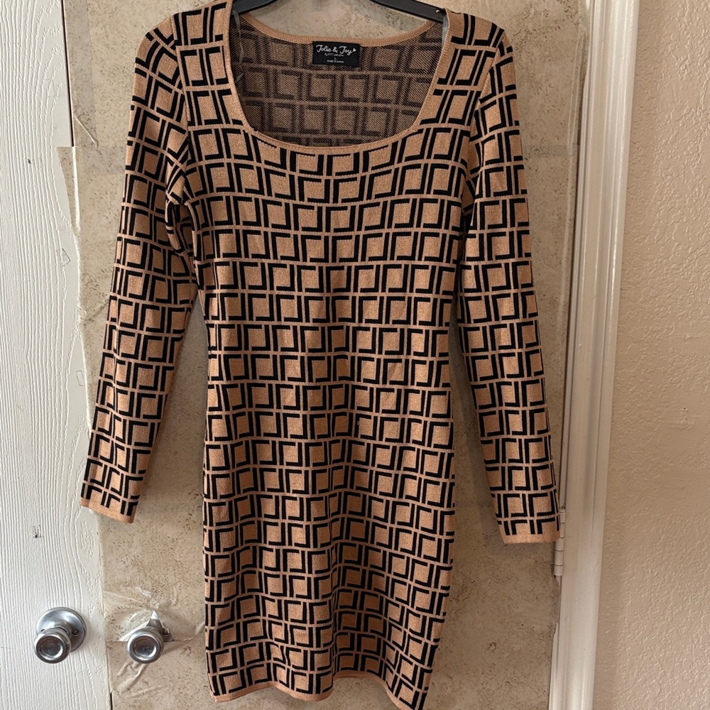 Chic Long Sleeve Geometric Dress in Tan and Black
